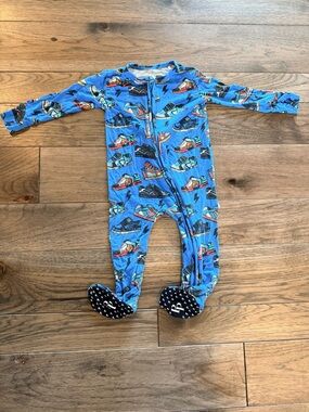 Posh Peanut Bolt Footie